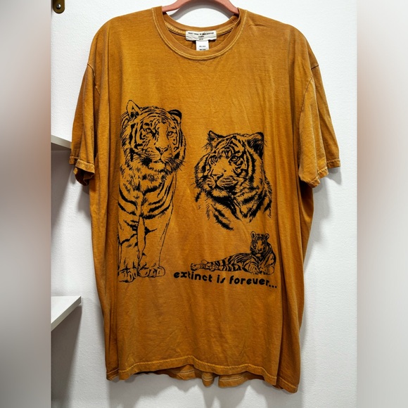 Orange Project Social T x Urban Outfitters Tshirt with tiger on front - Picture 1 of 3